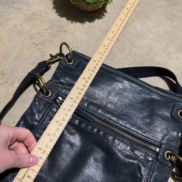 The Sak Black Leather Crossbody Shoulder Bag Purse Foldover Boho Hippy Slouchy - Picture 6 of 6